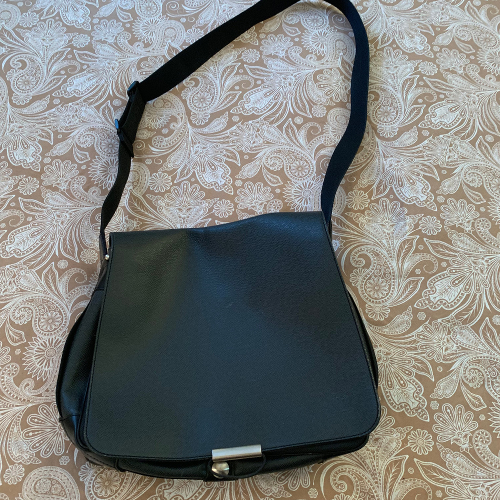 ****SOLD****Louis Vuitton Black Leather Messenger - Picture 1 of 9
